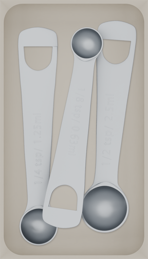 Medium tray organiser – 7×4 (206.5 × 118 mm) in Muted White, shown with 3 measuring spoons. Top view.